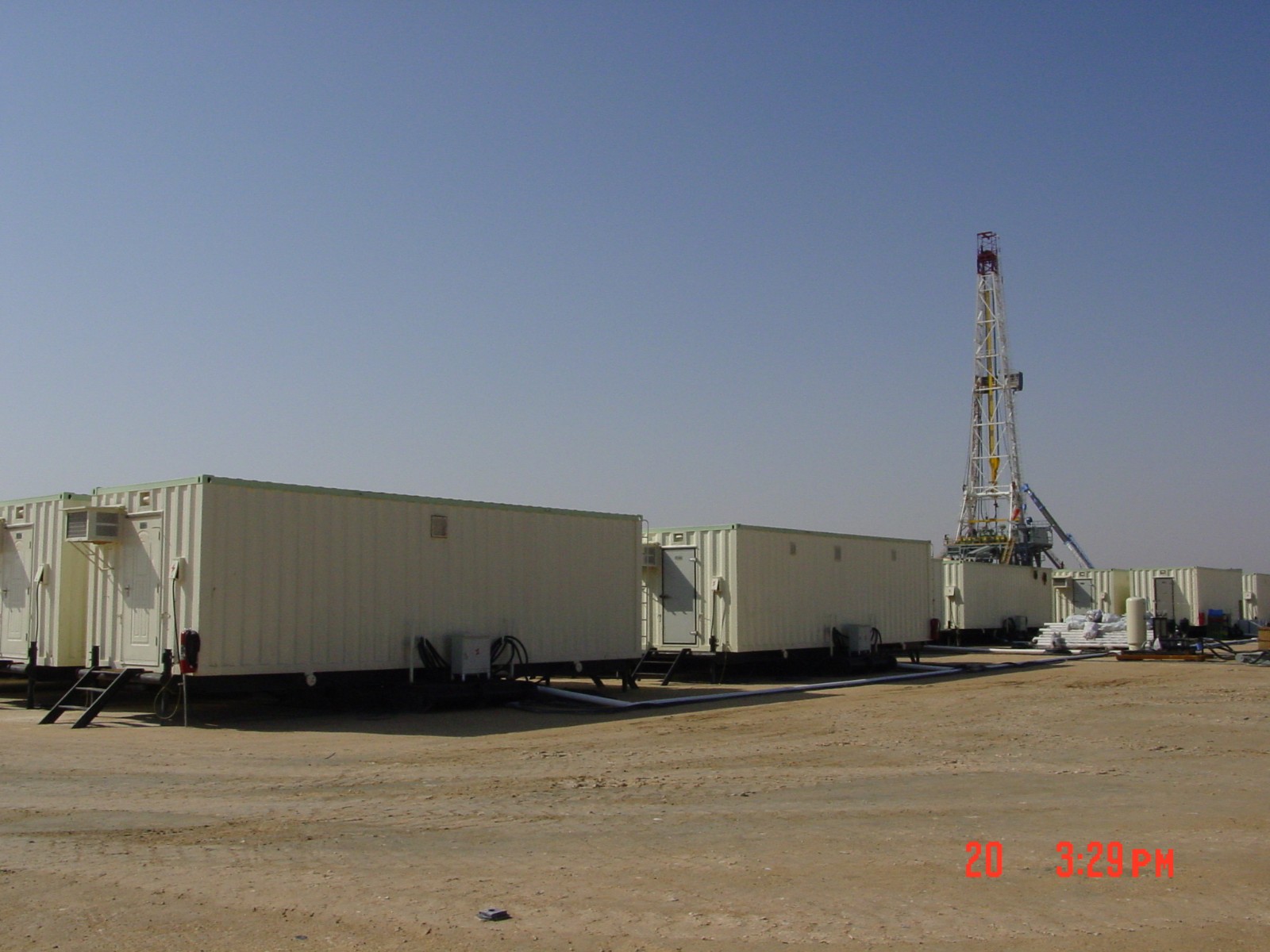 钻机配套野营房（沙特项目，一撬带三房）.JPG